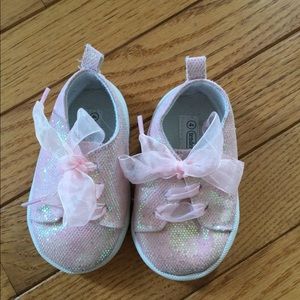 Girls size 4 pink glitter crib sneakers
